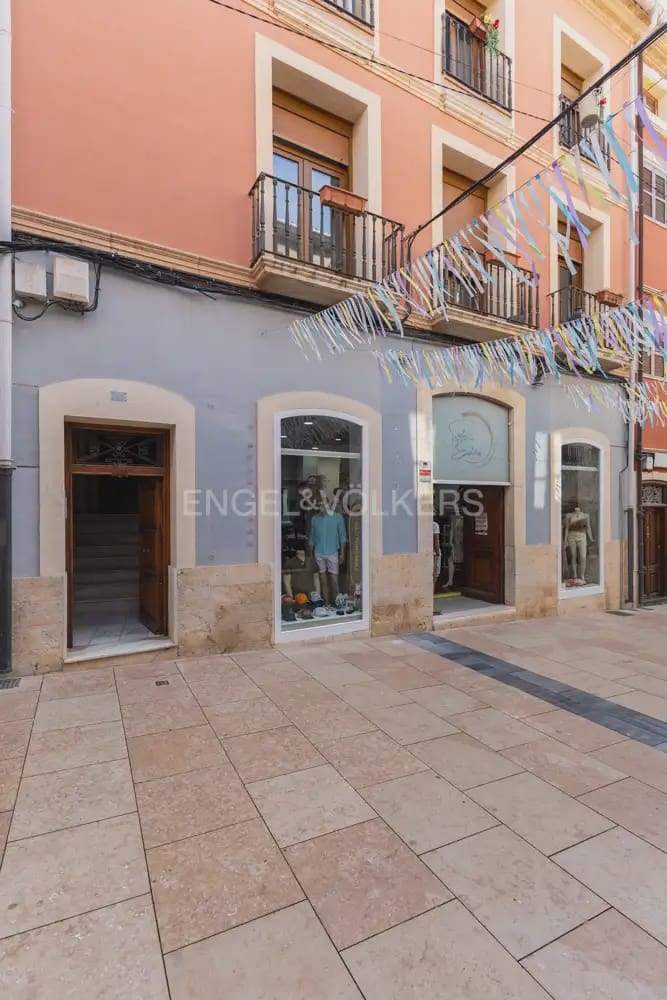 Local Comercial de 18 habitaciones en Dénia en venta - 1.500.000 € (Ref: 9898073)