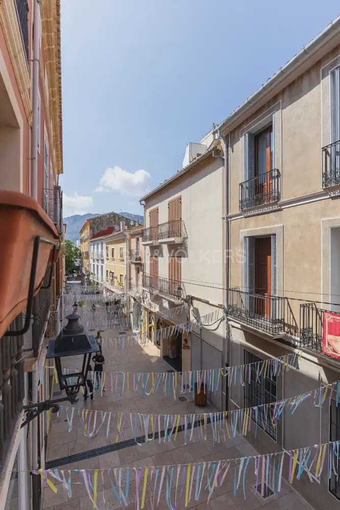 Local Comercial de 18 habitaciones en Dénia en venta - 1.500.000 € (Ref: 9898073)