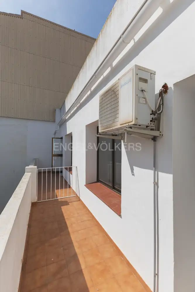 Local Comercial de 18 habitaciones en Dénia en venta - 1.500.000 € (Ref: 9898073)