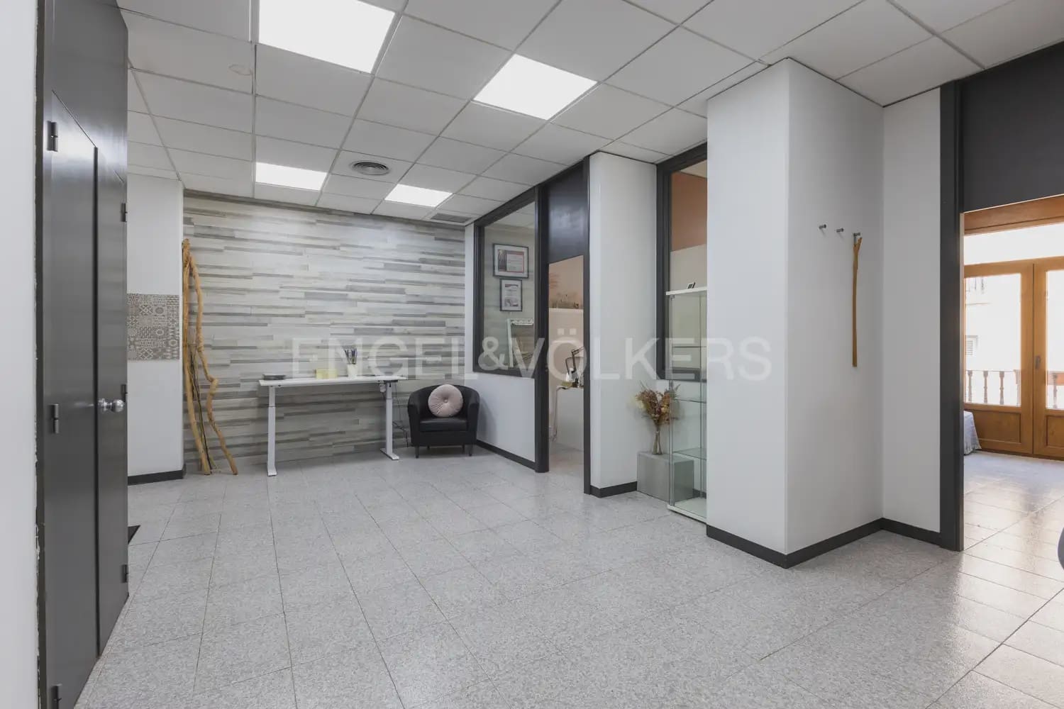 Local Comercial de 18 habitaciones en Dénia en venta - 1.500.000 € (Ref: 9898073)