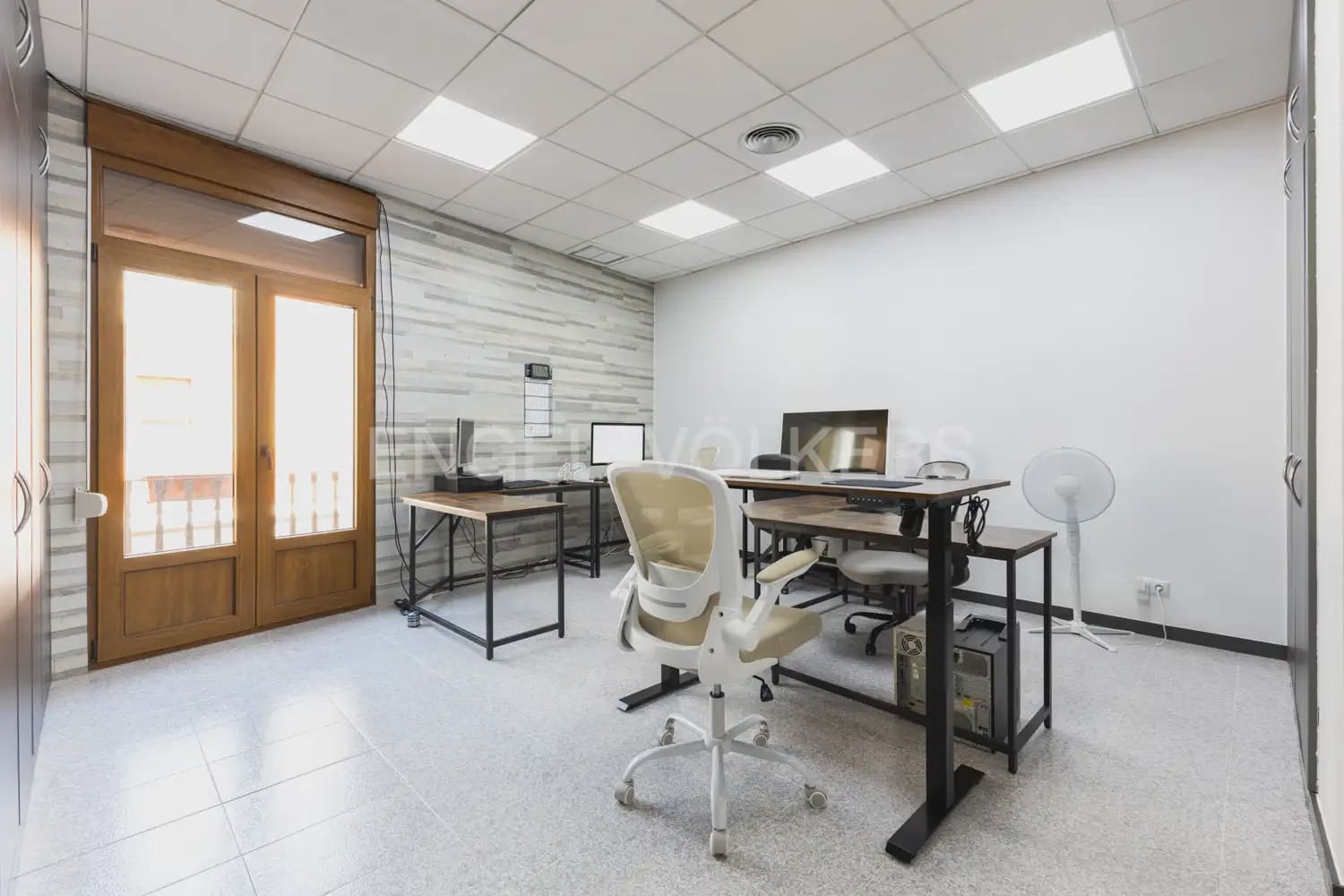 Local Comercial de 18 habitaciones en Dénia en venta - 1.500.000 € (Ref: 9898073)