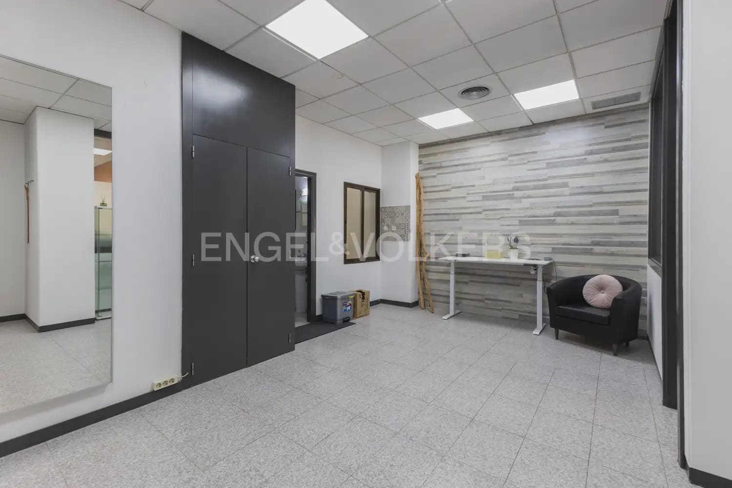 Local Comercial de 18 habitaciones en Dénia en venta - 1.500.000 € (Ref: 9898073)