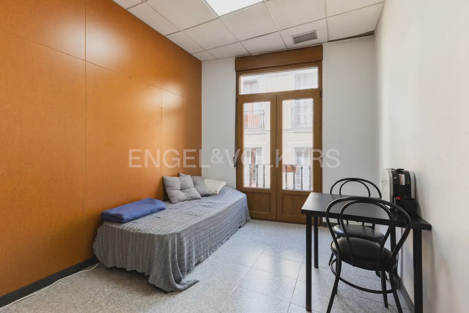 Local Comercial de 18 habitaciones en Dénia en venta - 1.500.000 € (Ref: 9898073)