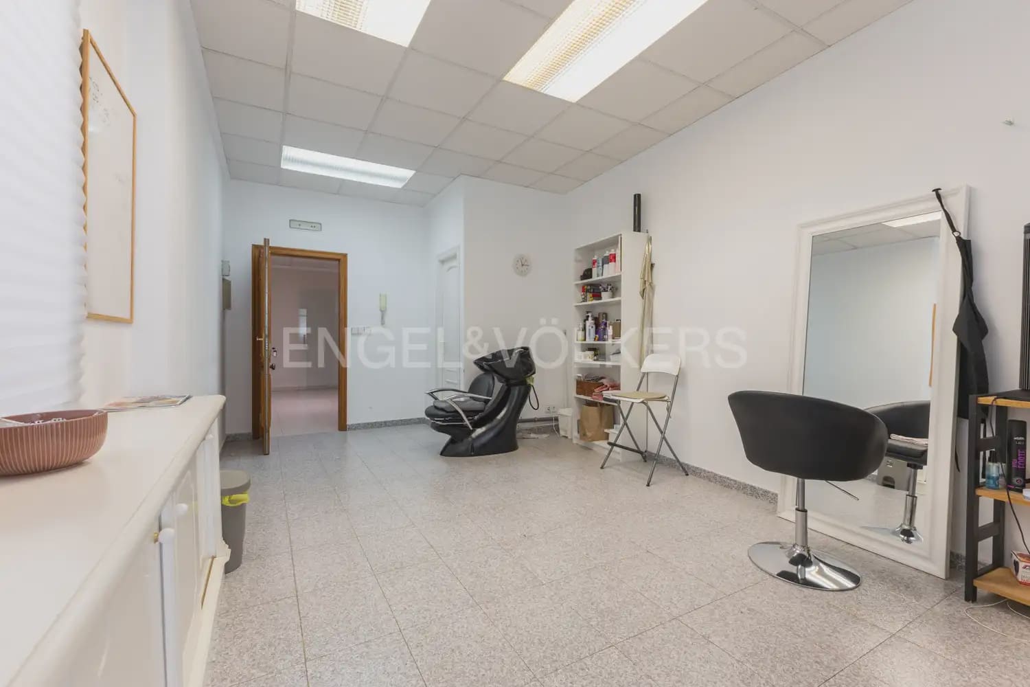 Local Comercial de 18 habitaciones en Dénia en venta - 1.500.000 € (Ref: 9898073)