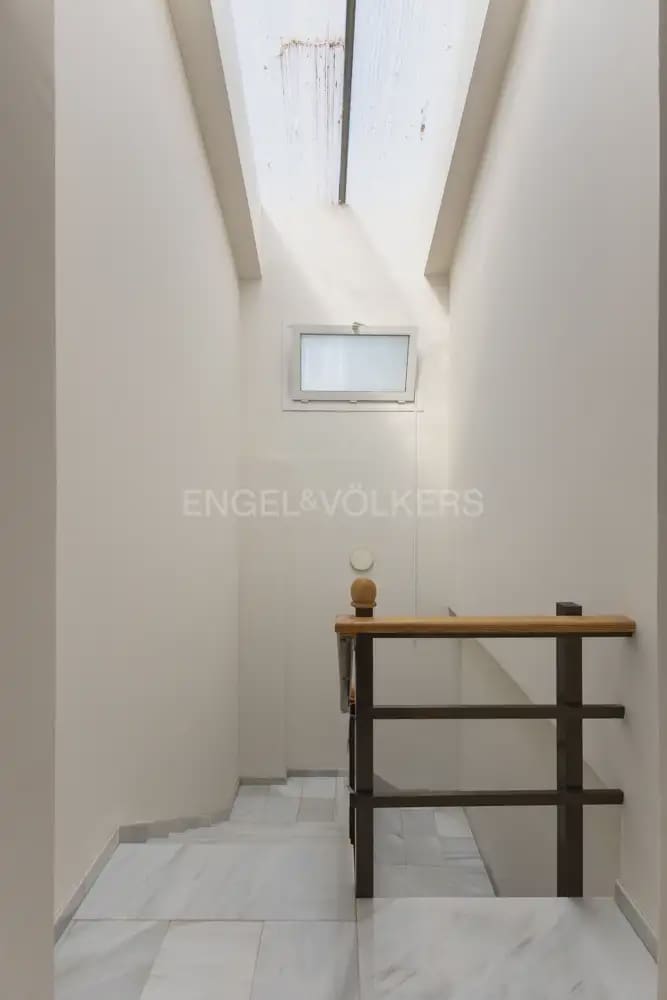 Local Comercial de 18 habitaciones en Dénia en venta - 1.500.000 € (Ref: 9898073)