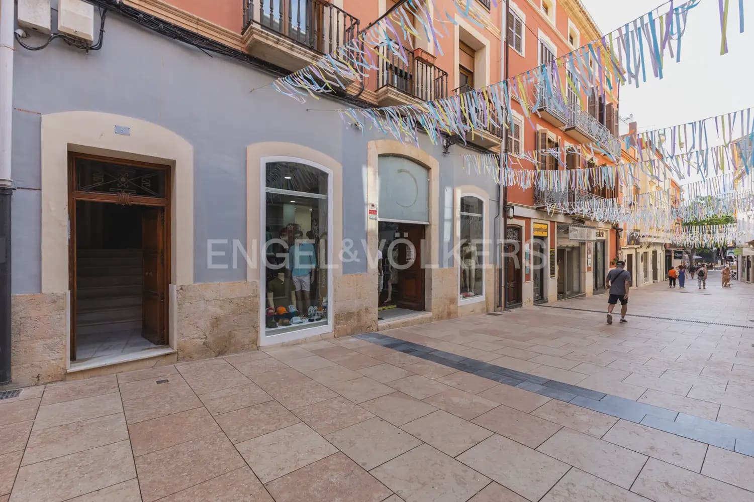 Local Comercial de 18 habitaciones en Dénia en venta - 1.500.000 € (Ref: 9898073)