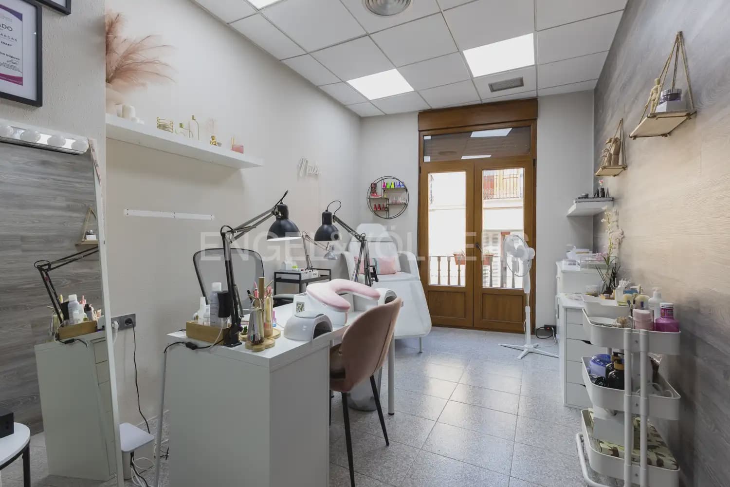 Local Comercial de 18 habitaciones en Dénia en venta - 1.500.000 € (Ref: 9898073)