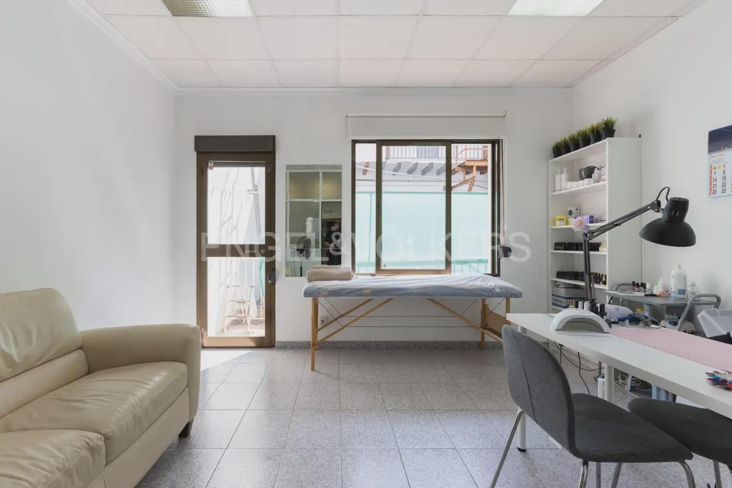 Local Comercial de 18 habitaciones en Dénia en venta - 1.500.000 € (Ref: 9898073)