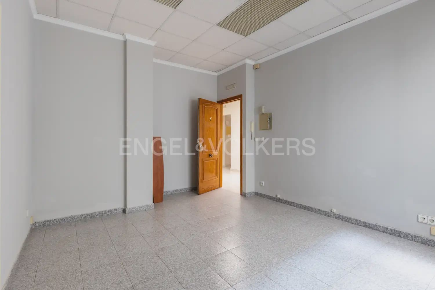 Local Comercial de 18 habitaciones en Dénia en venta - 1.500.000 € (Ref: 9898073)