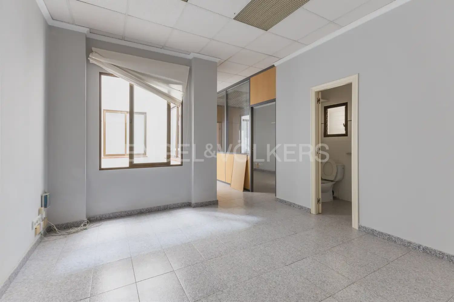 Local Comercial de 18 habitaciones en Dénia en venta - 1.500.000 € (Ref: 9898073)