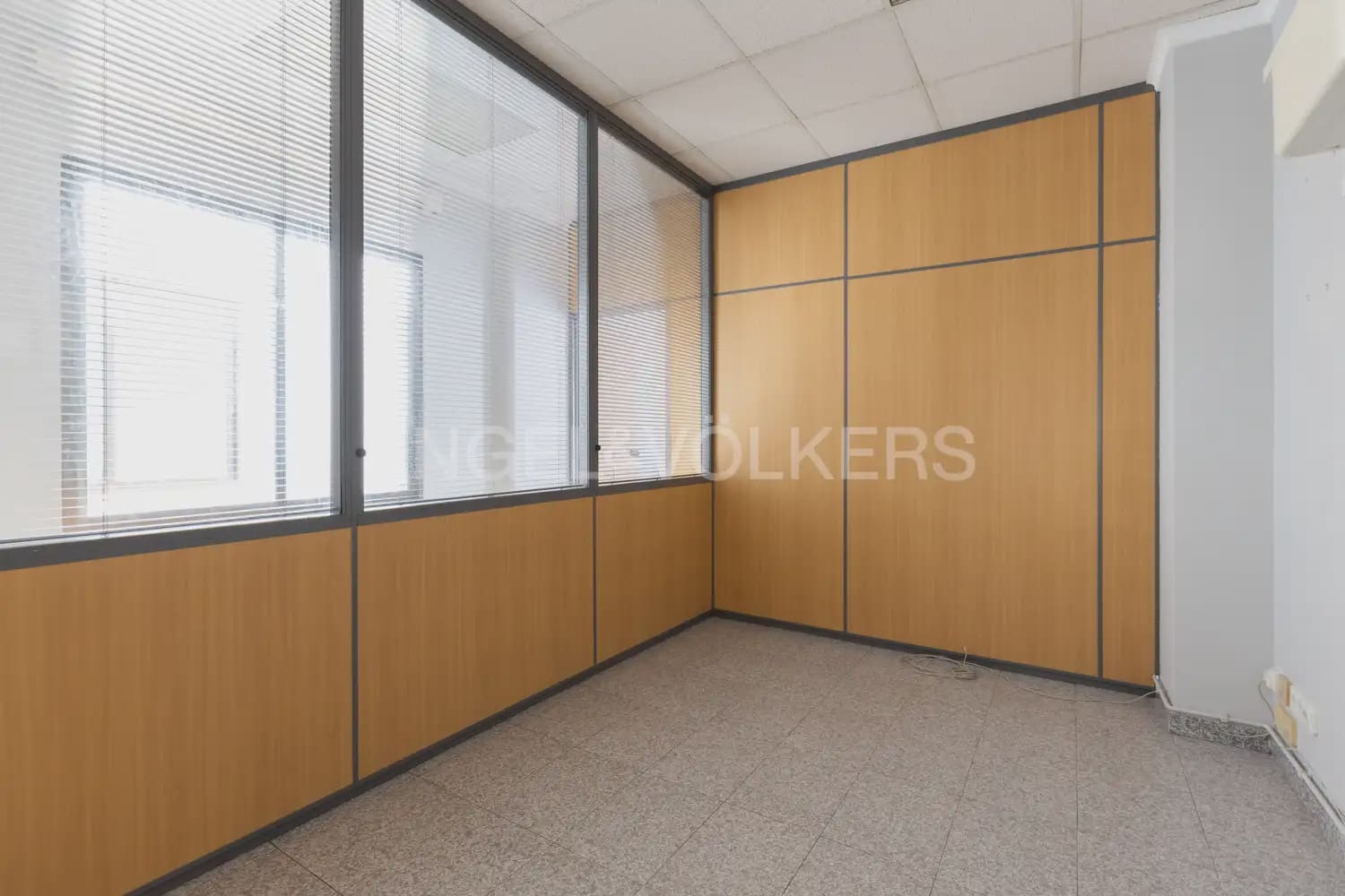 Local Comercial de 18 habitaciones en Dénia en venta - 1.500.000 € (Ref: 9898073)