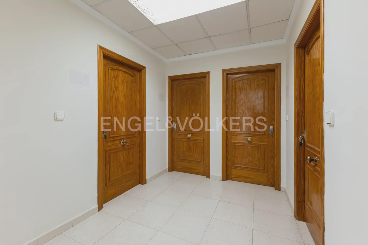 Local Comercial de 18 habitaciones en Dénia en venta - 1.500.000 € (Ref: 9898073)