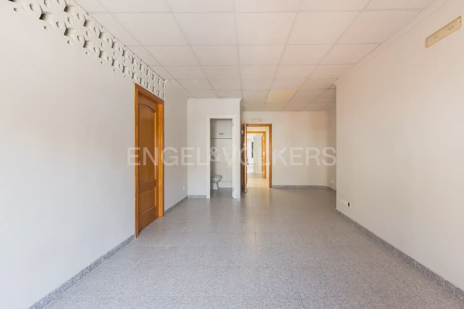 Local Comercial de 18 habitaciones en Dénia en venta - 1.500.000 € (Ref: 9898073)