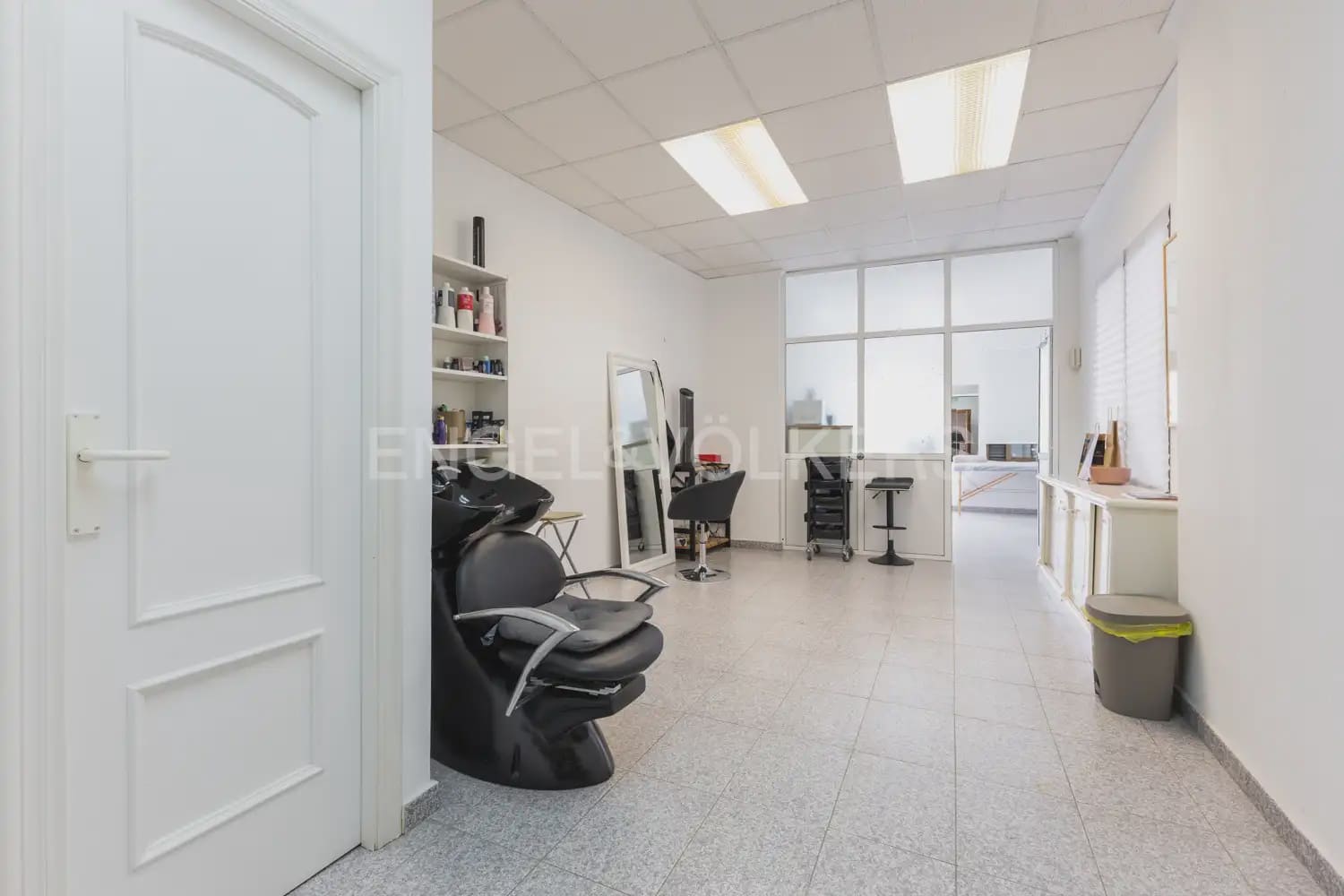 Local Comercial de 18 habitaciones en Dénia en venta - 1.500.000 € (Ref: 9898073)
