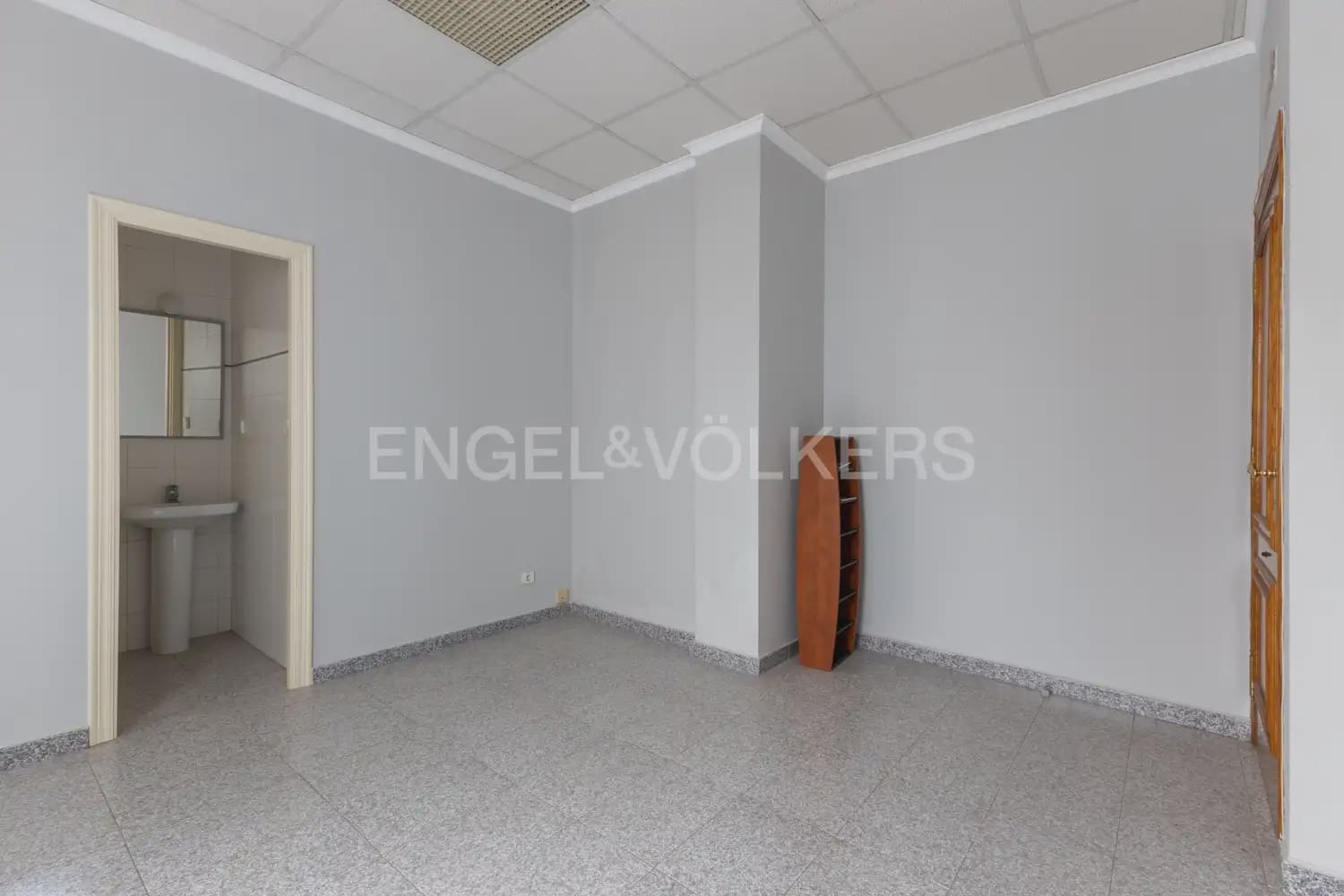 Local Comercial de 18 habitaciones en Dénia en venta - 1.500.000 € (Ref: 9898073)