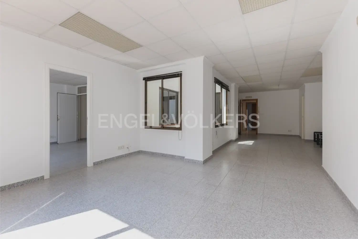 Local Comercial de 18 habitaciones en Dénia en venta - 1.500.000 € (Ref: 9898073)