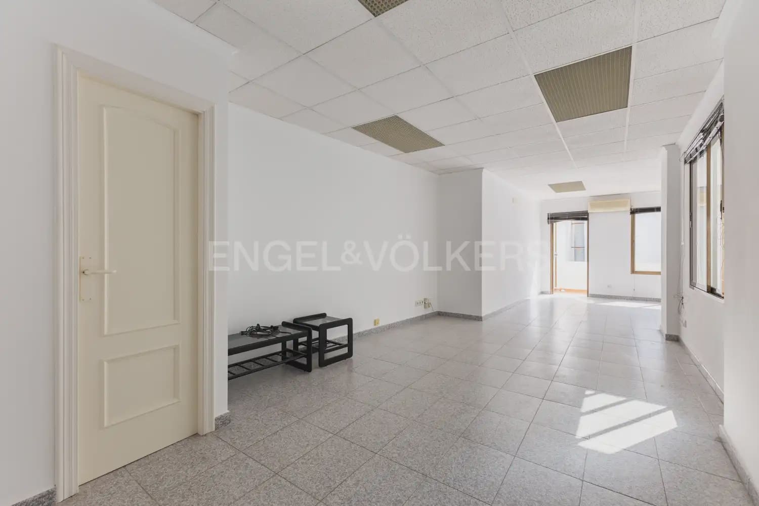 Local Comercial de 18 habitaciones en Dénia en venta - 1.500.000 € (Ref: 9898073)