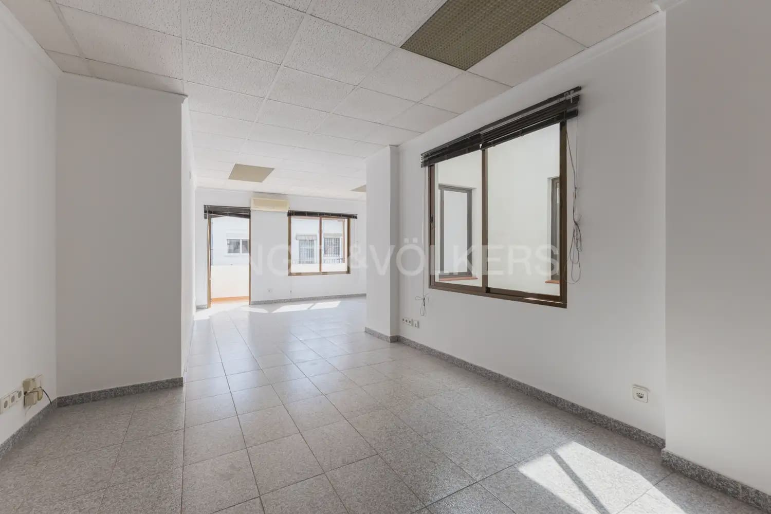 Local Comercial de 18 habitaciones en Dénia en venta - 1.500.000 € (Ref: 9898073)