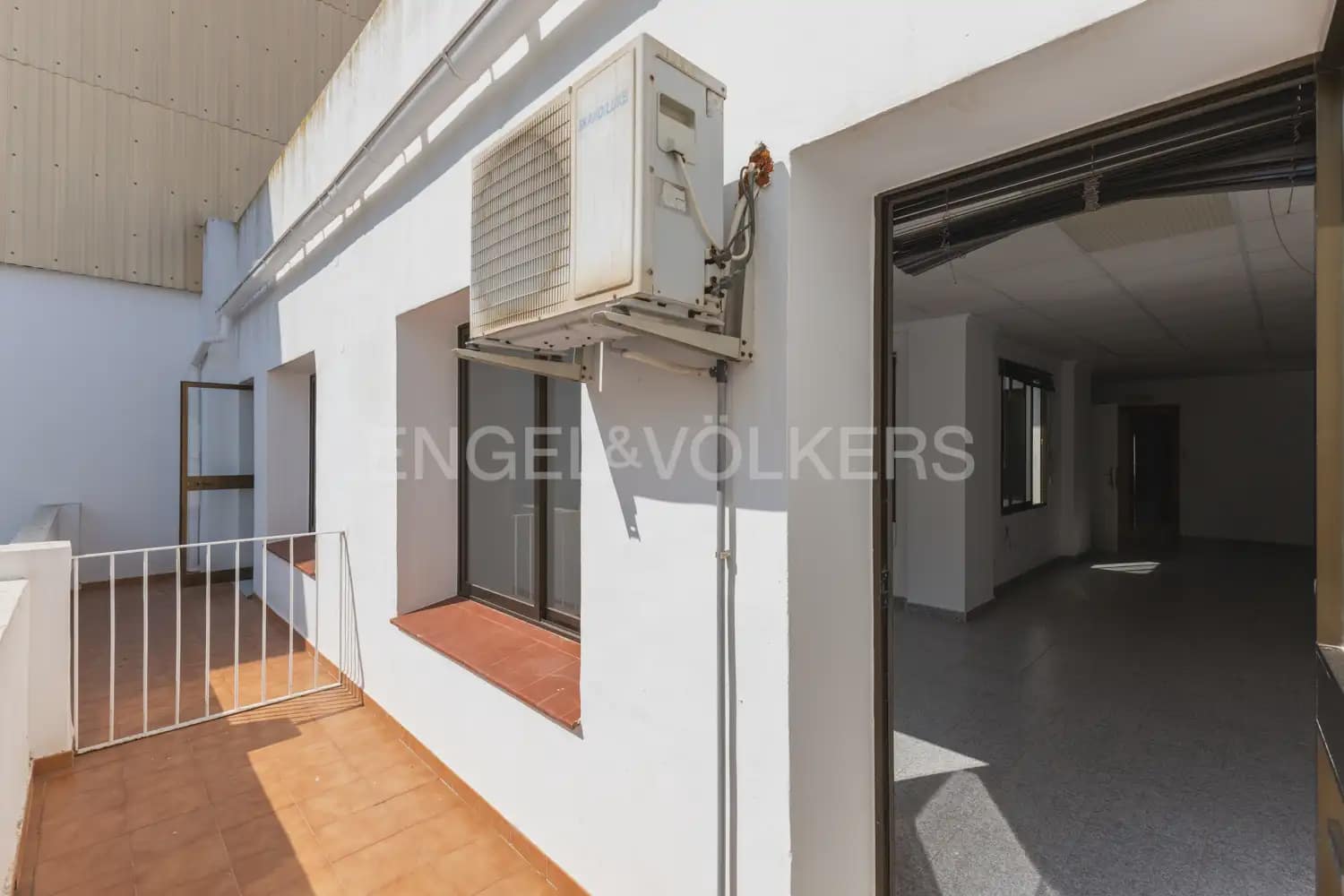 Local Comercial de 18 habitaciones en Dénia en venta - 1.500.000 € (Ref: 9898073)