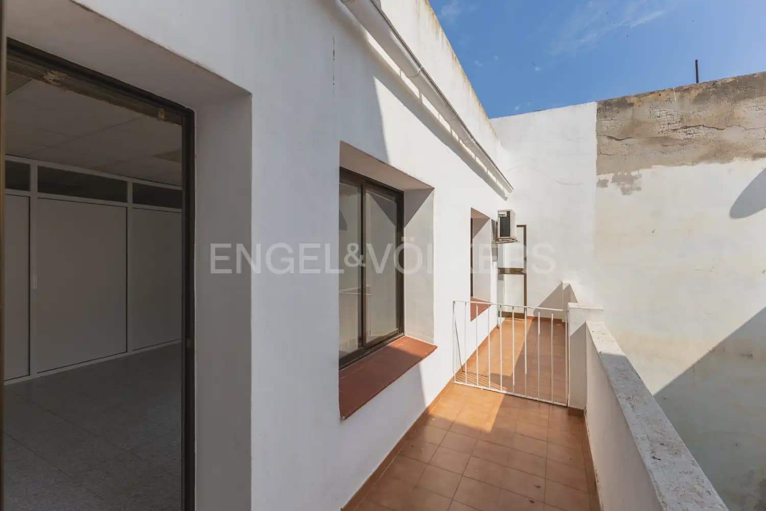 Local Comercial de 18 habitaciones en Dénia en venta - 1.500.000 € (Ref: 9898073)