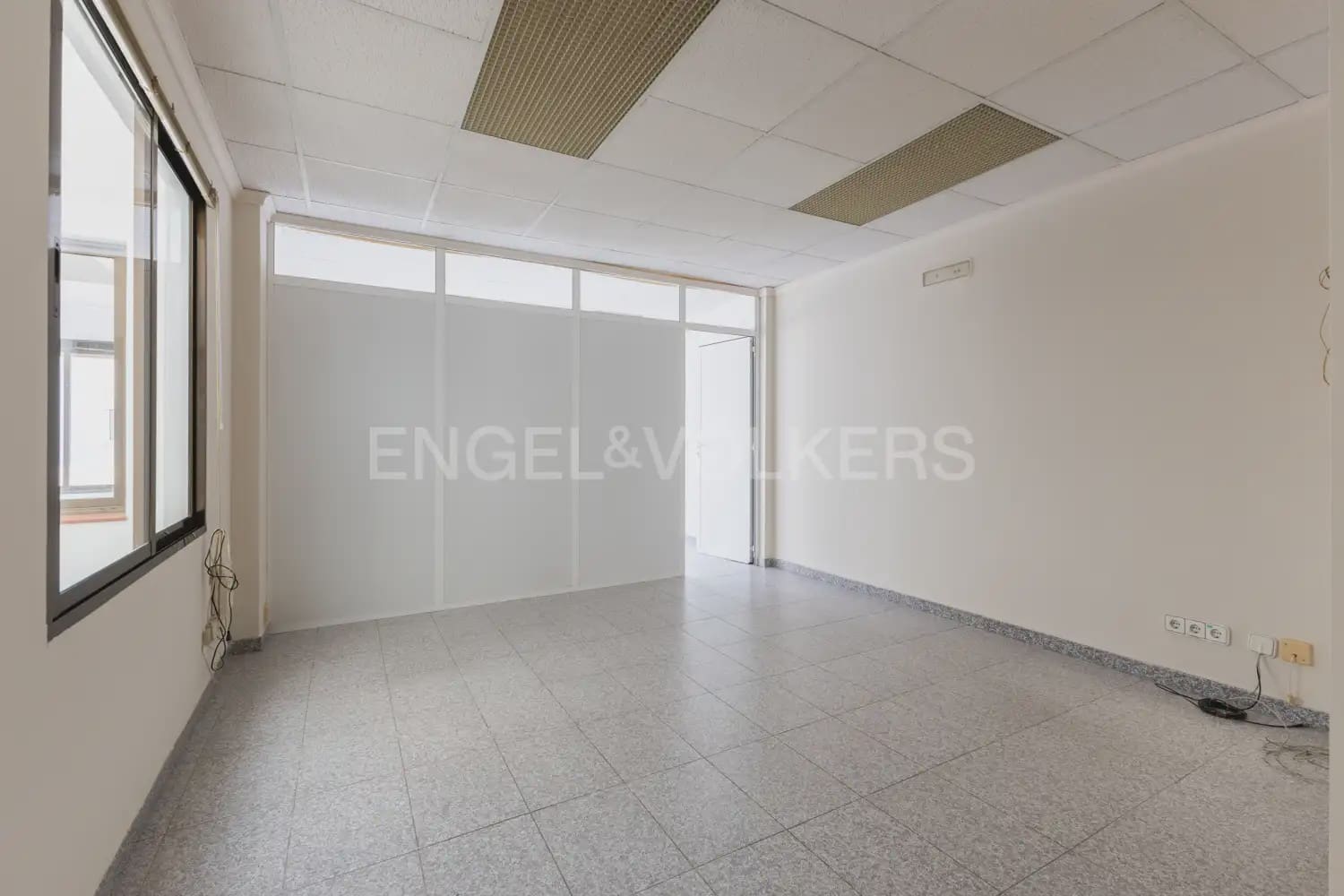 Local Comercial de 18 habitaciones en Dénia en venta - 1.500.000 € (Ref: 9898073)