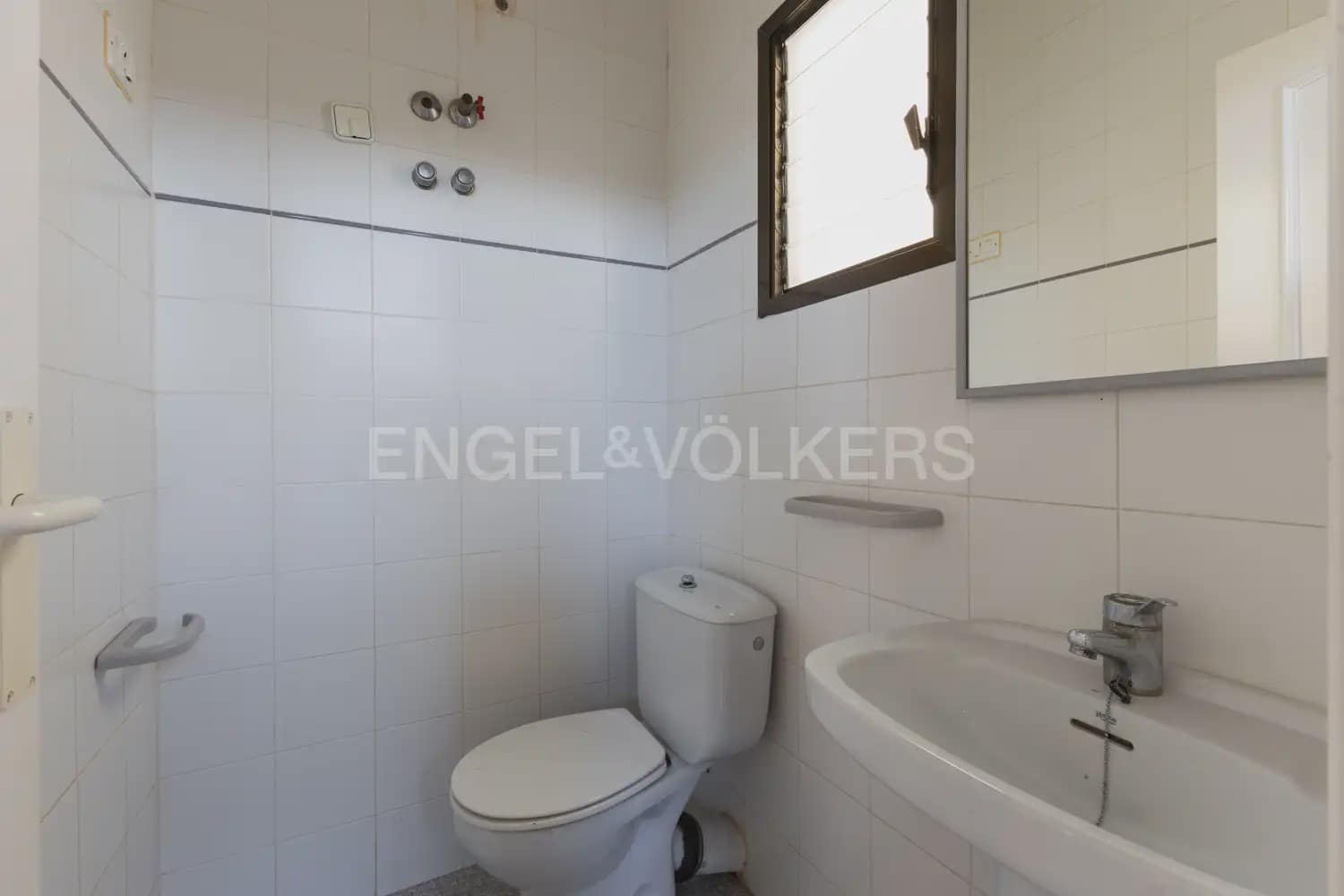 Local Comercial de 18 habitaciones en Dénia en venta - 1.500.000 € (Ref: 9898073)