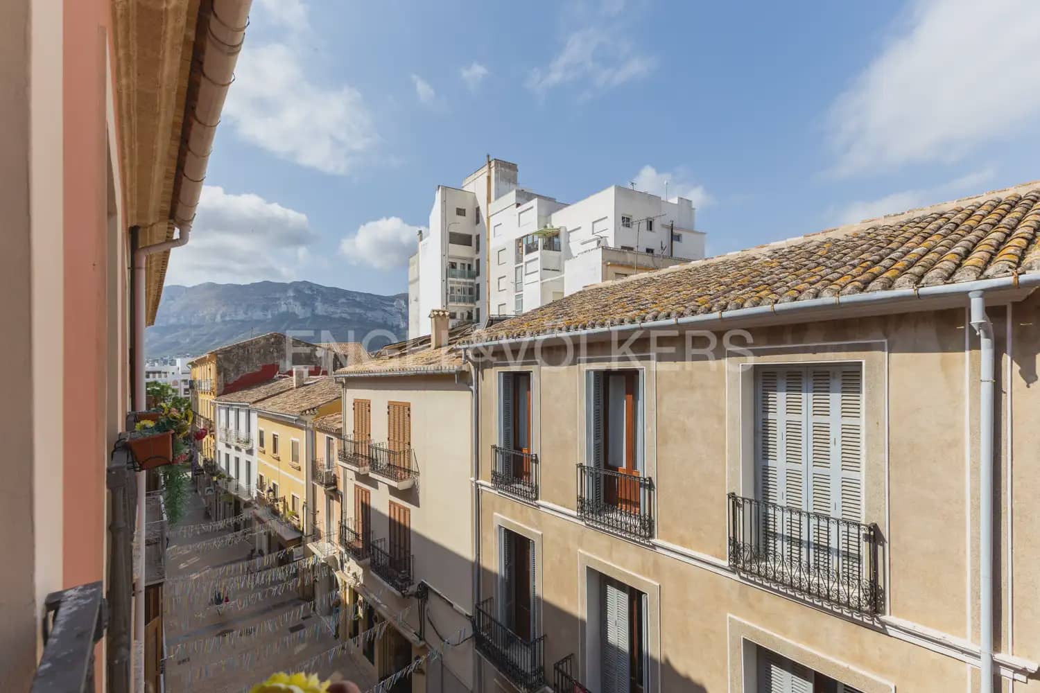 Local Comercial de 18 habitaciones en Dénia en venta - 1.500.000 € (Ref: 9898073)