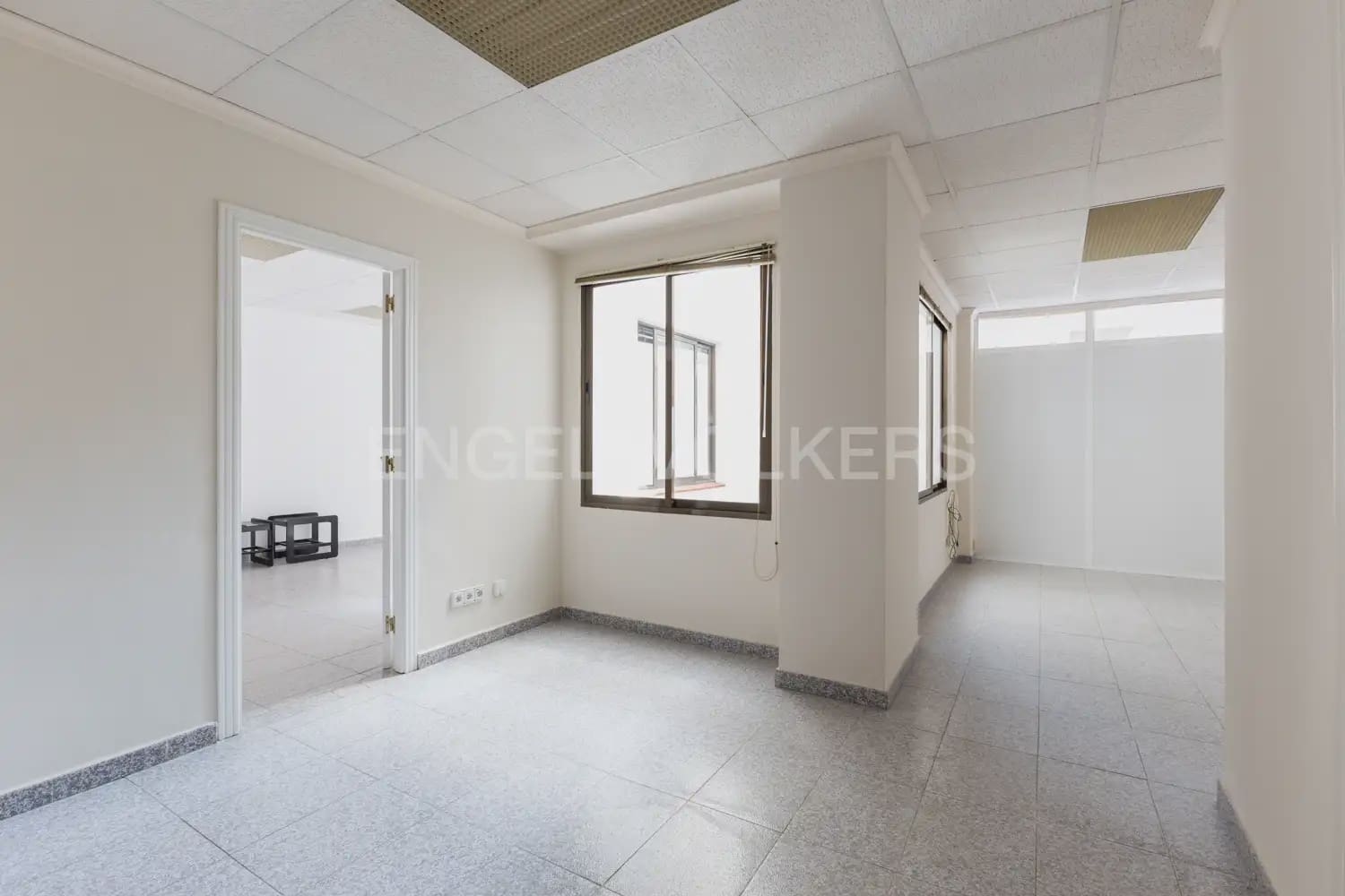 Local Comercial de 18 habitaciones en Dénia en venta - 1.500.000 € (Ref: 9898073)