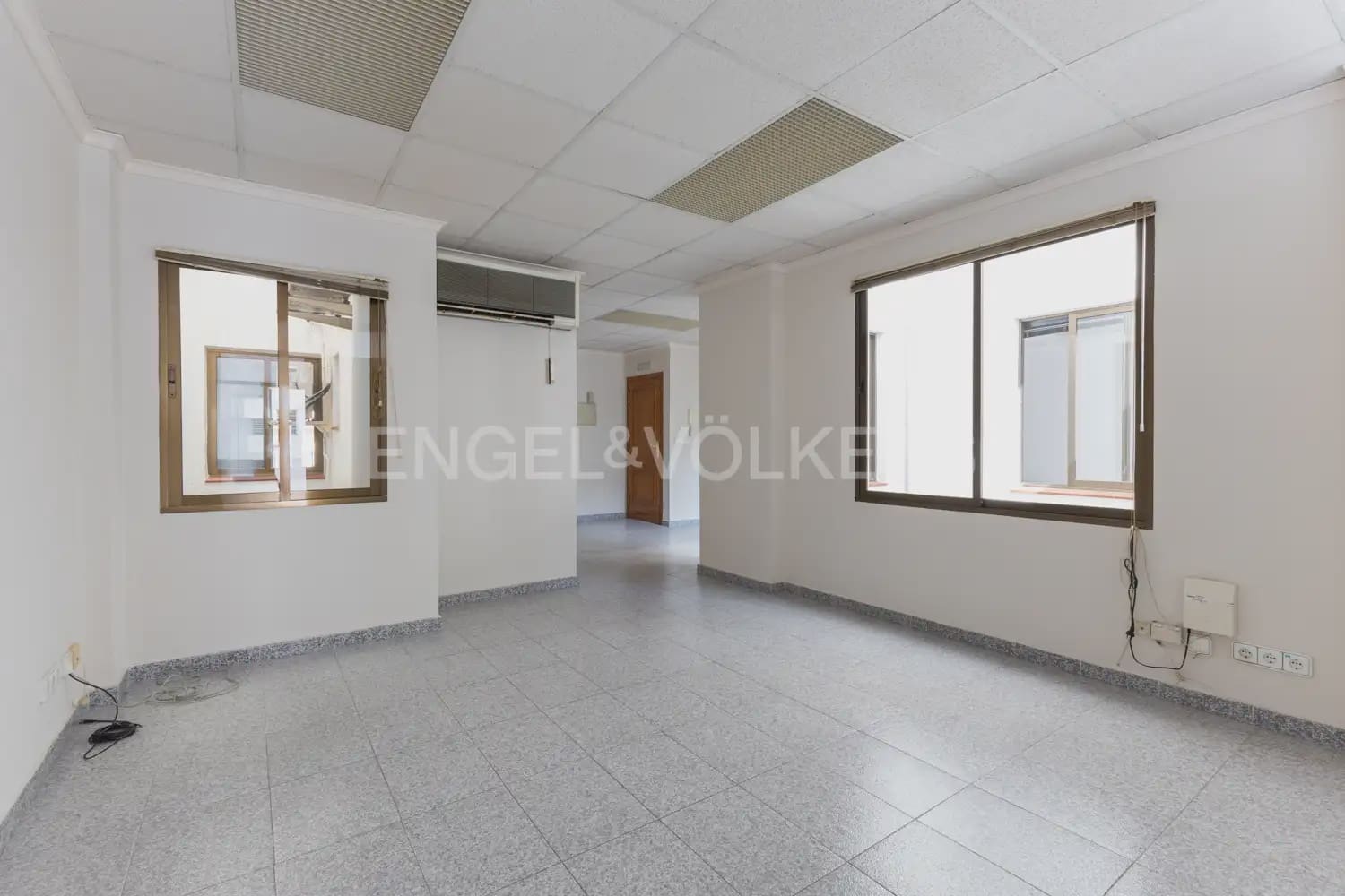 Local Comercial de 18 habitaciones en Dénia en venta - 1.500.000 € (Ref: 9898073)