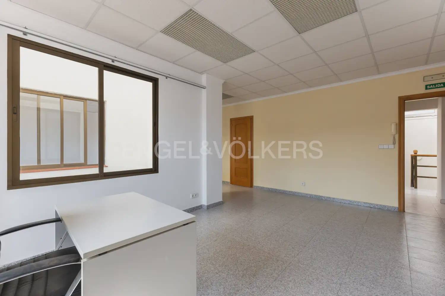 Local Comercial de 18 habitaciones en Dénia en venta - 1.500.000 € (Ref: 9898073)