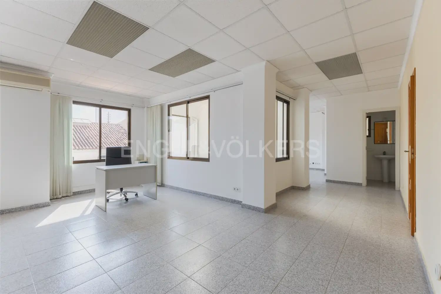 Local Comercial de 18 habitaciones en Dénia en venta - 1.500.000 € (Ref: 9898073)