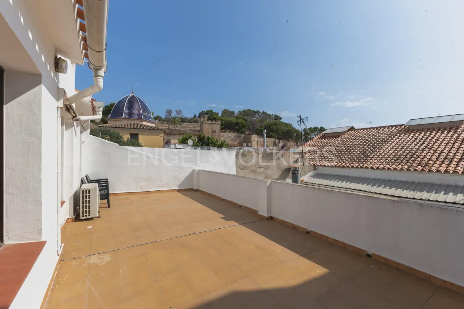 Local Comercial de 18 habitaciones en Dénia en venta - 1.500.000 € (Ref: 9898073)