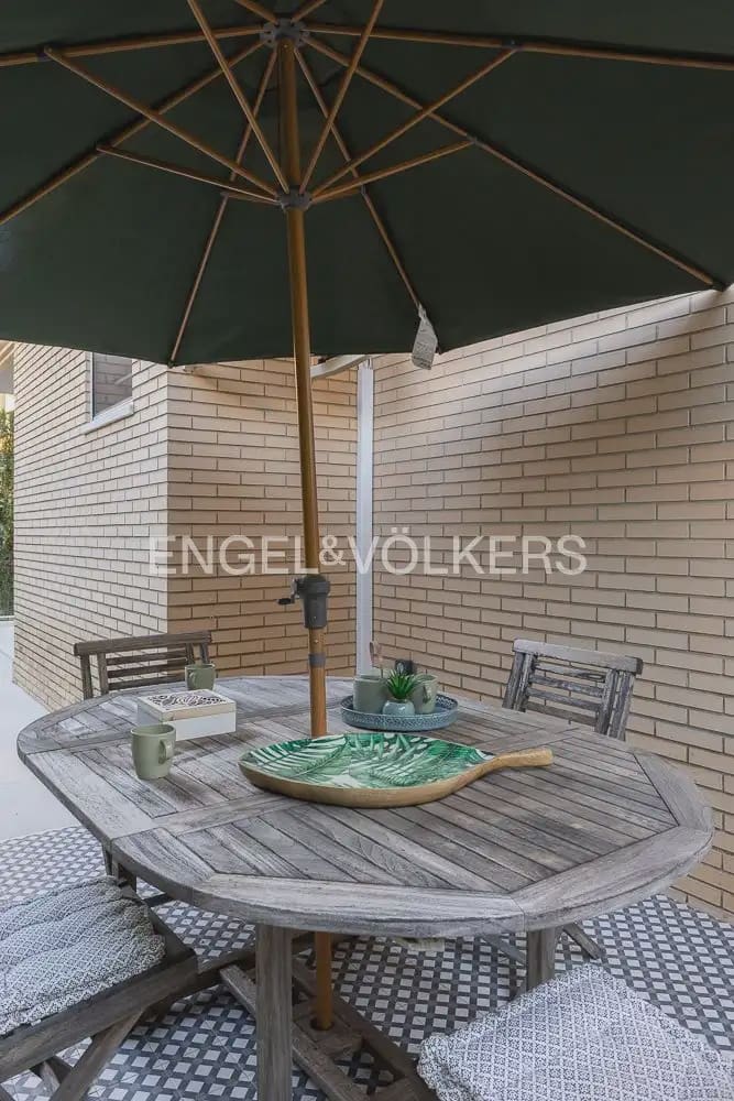 4 bedroom Villa for rent in Chiva with pool garage - € 3,500 (Ref: 9898077)