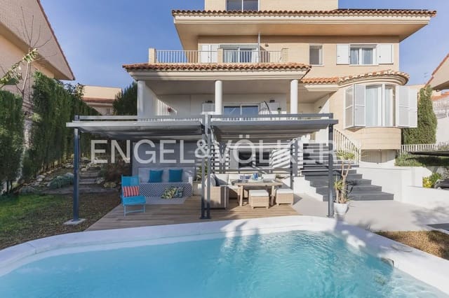 4 bedroom Villa for rent in Chiva with pool garage - € 3,500 (Ref: 9898077)