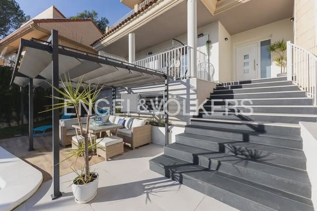 4 bedroom Villa for rent in Chiva with pool garage - € 3,500 (Ref: 9898077)