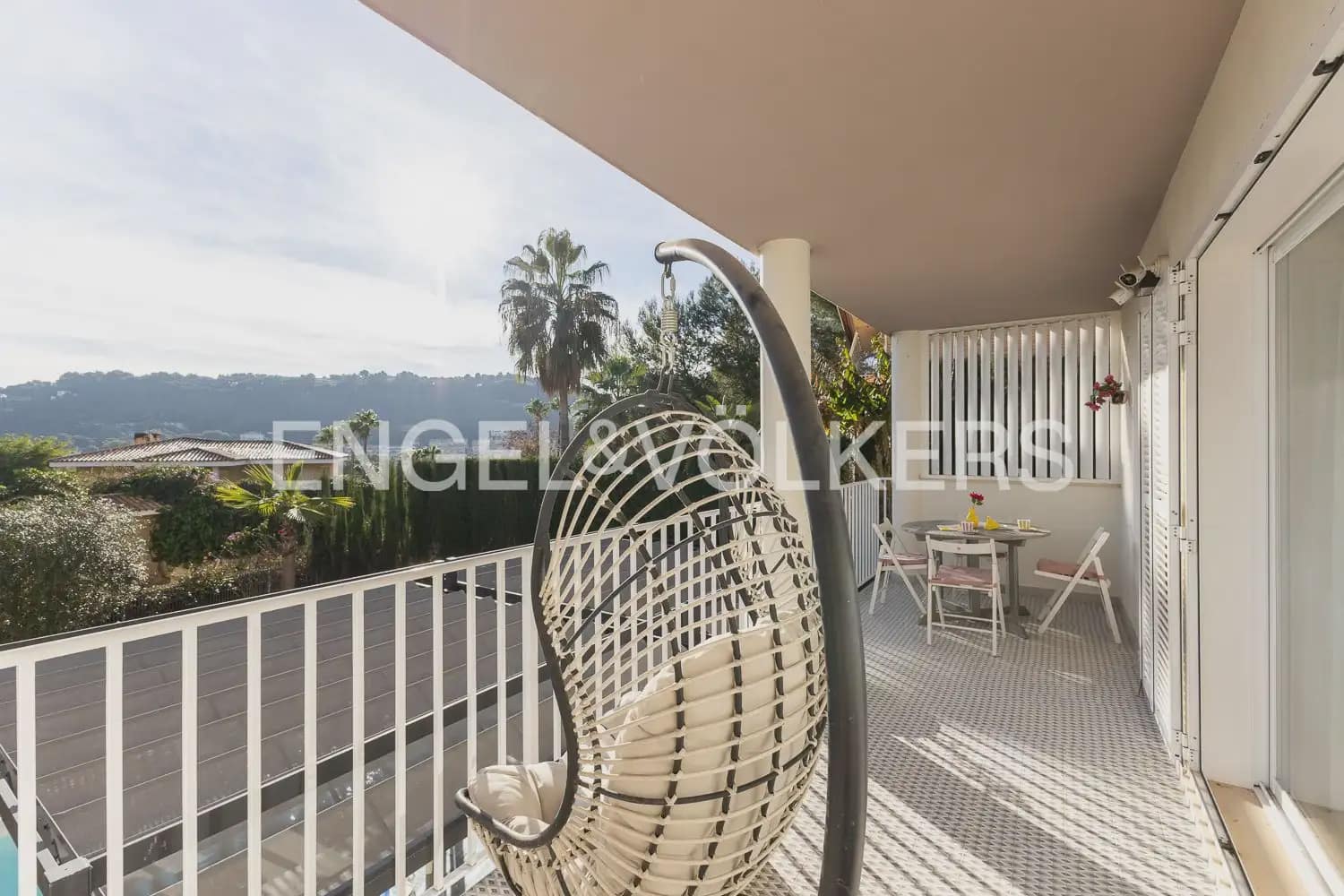 4 bedroom Villa for rent in Chiva with pool garage - € 3,500 (Ref: 9898077)