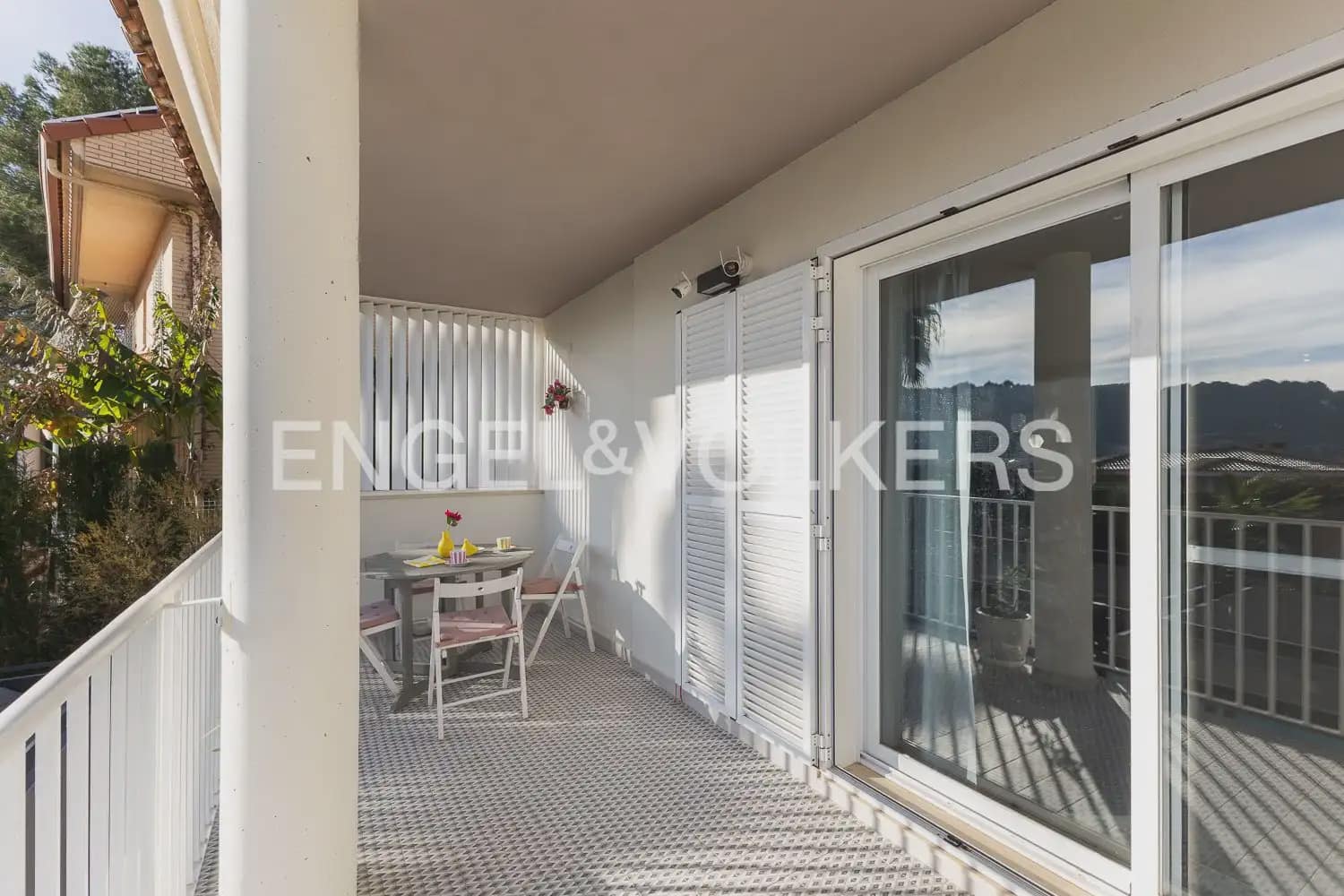 4 bedroom Villa for rent in Chiva with pool garage - € 3,500 (Ref: 9898077)