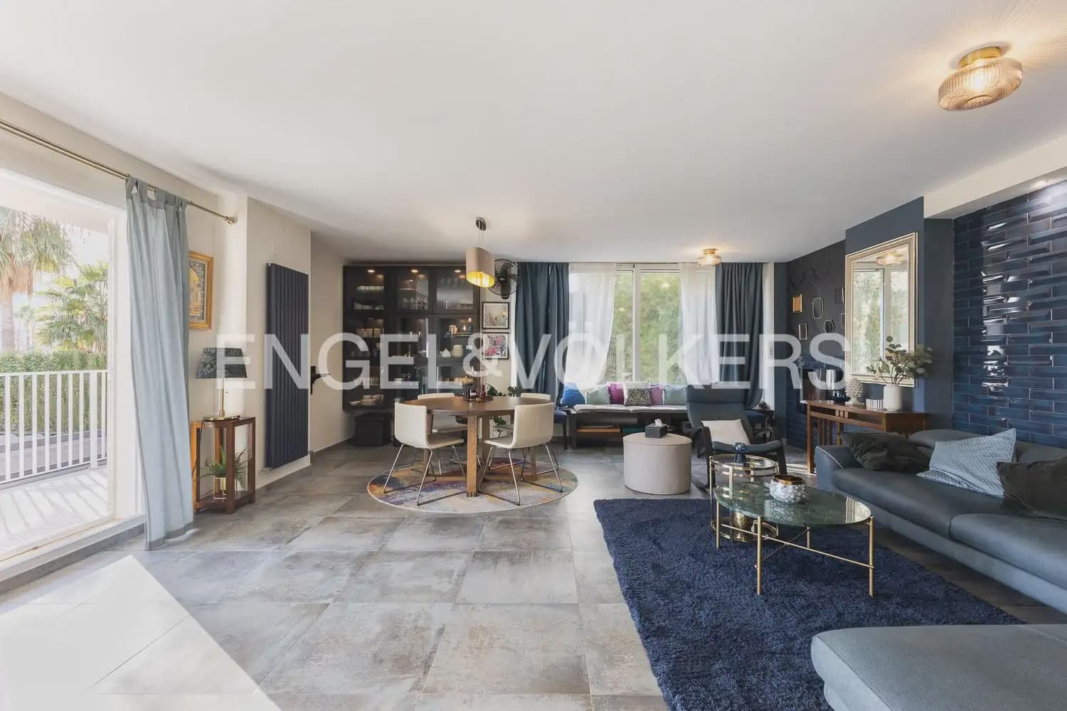 4 bedroom Villa for rent in Chiva with pool garage - € 3,500 (Ref: 9898077)