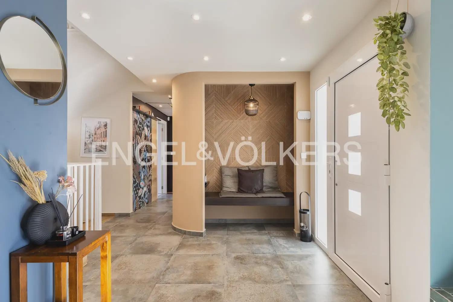 4 bedroom Villa for rent in Chiva with pool garage - € 3,500 (Ref: 9898077)