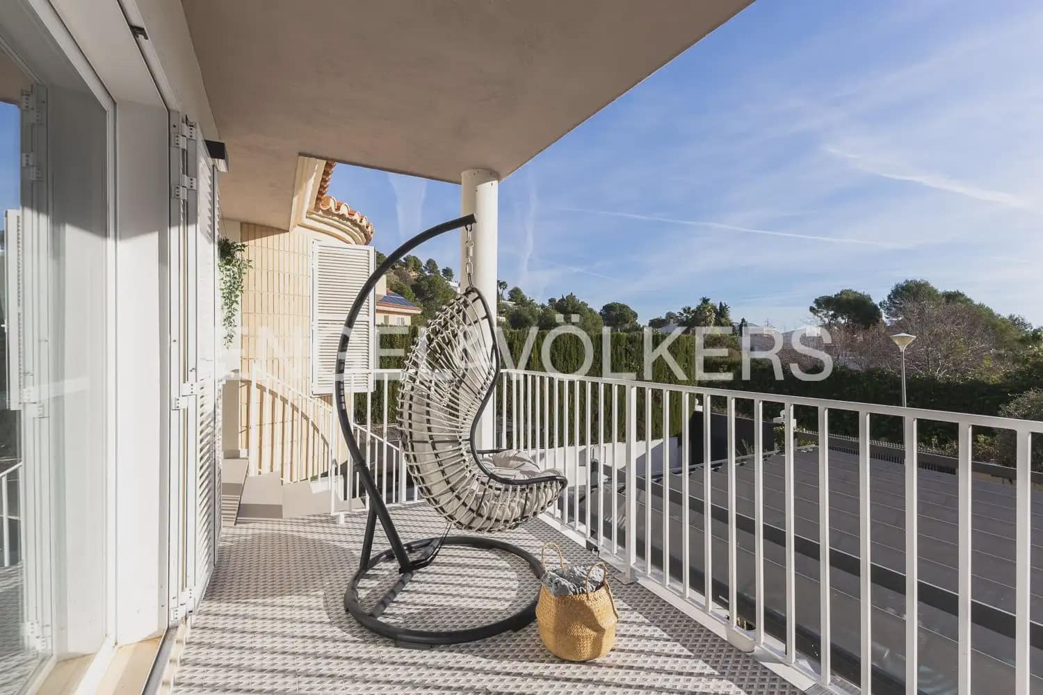 4 bedroom Villa for rent in Chiva with pool garage - € 3,500 (Ref: 9898077)