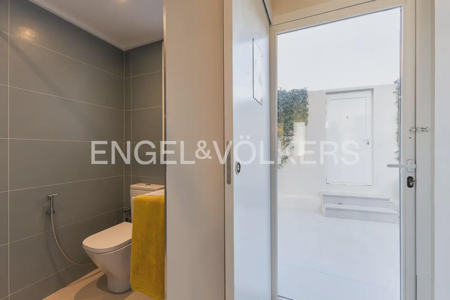 4 bedroom Villa for rent in Chiva with pool garage - € 3,500 (Ref: 9898077)