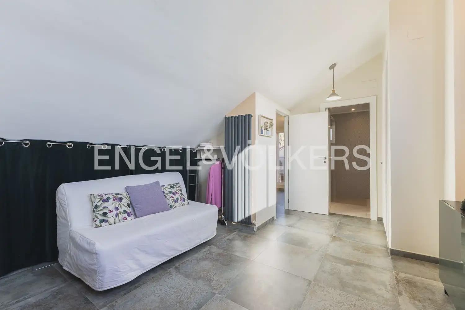 4 bedroom Villa for rent in Chiva with pool garage - € 3,500 (Ref: 9898077)