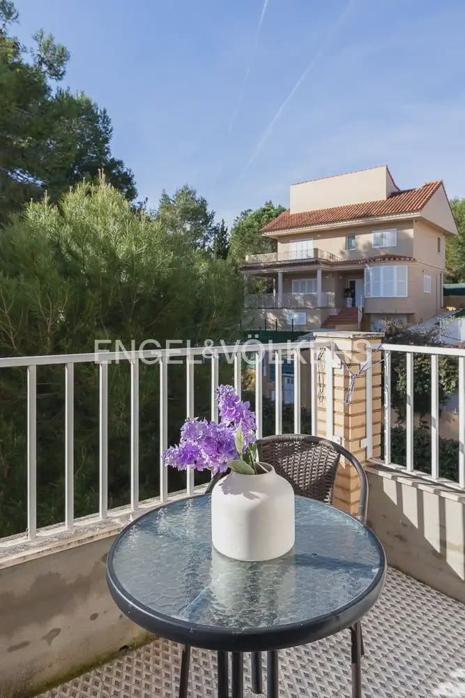 4 bedroom Villa for rent in Chiva with pool garage - € 3,500 (Ref: 9898077)