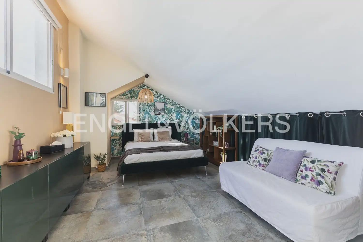 4 bedroom Villa for rent in Chiva with pool garage - € 3,500 (Ref: 9898077)