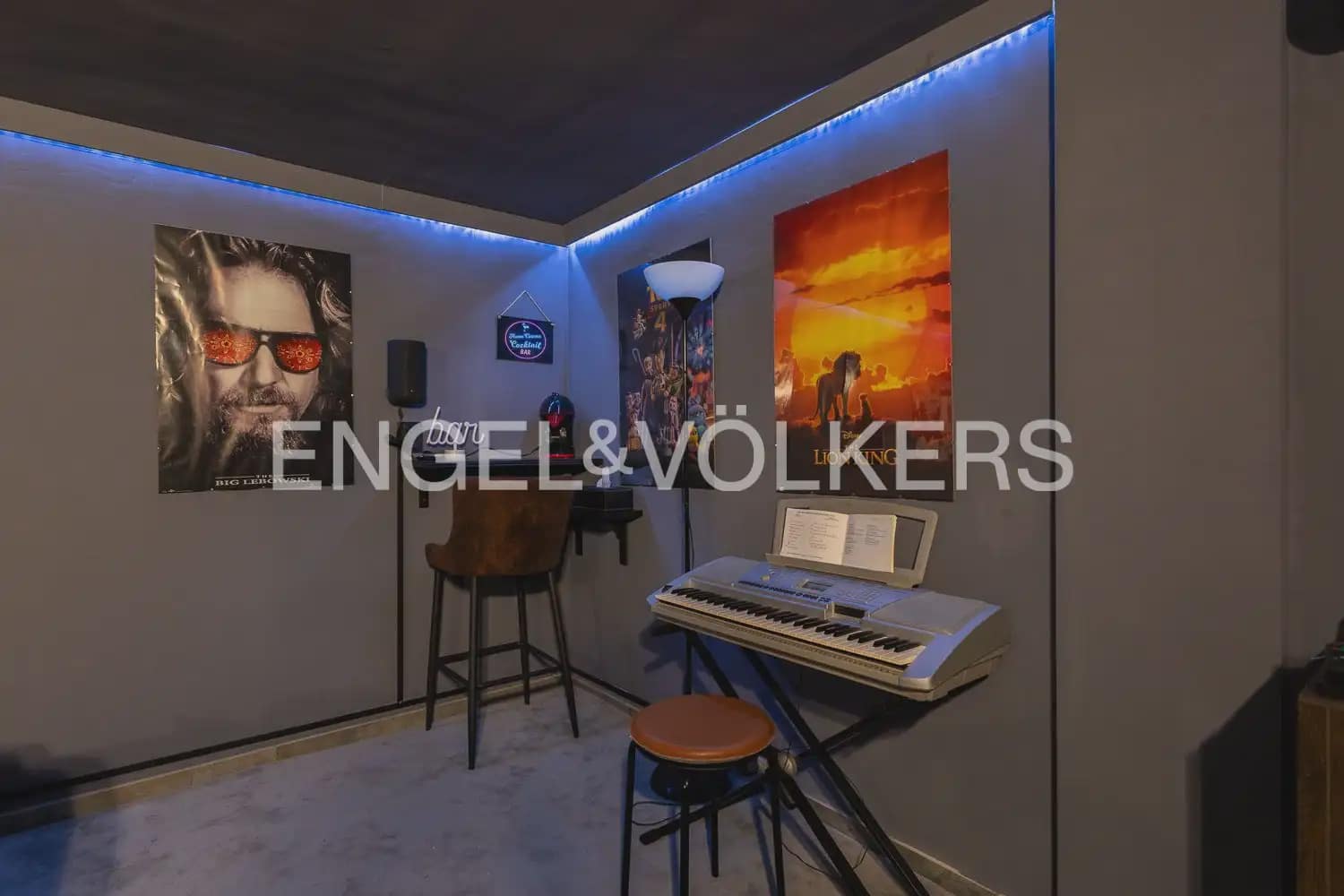 4 bedroom Villa for rent in Chiva with pool garage - € 3,500 (Ref: 9898077)
