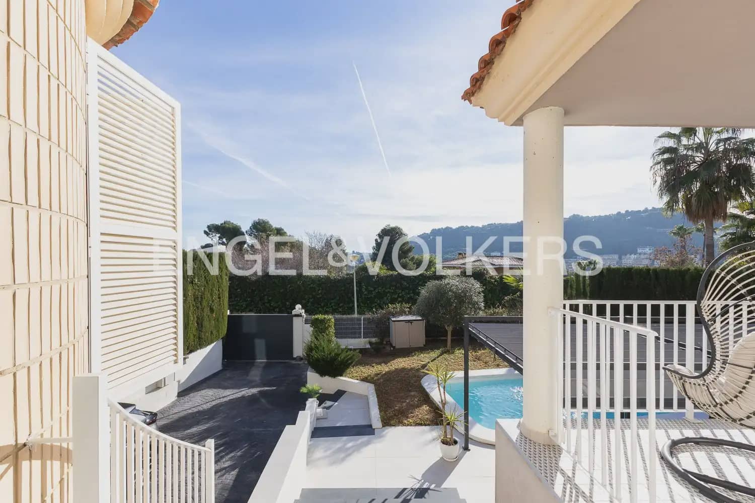 4 bedroom Villa for rent in Chiva with pool garage - € 3,500 (Ref: 9898077)