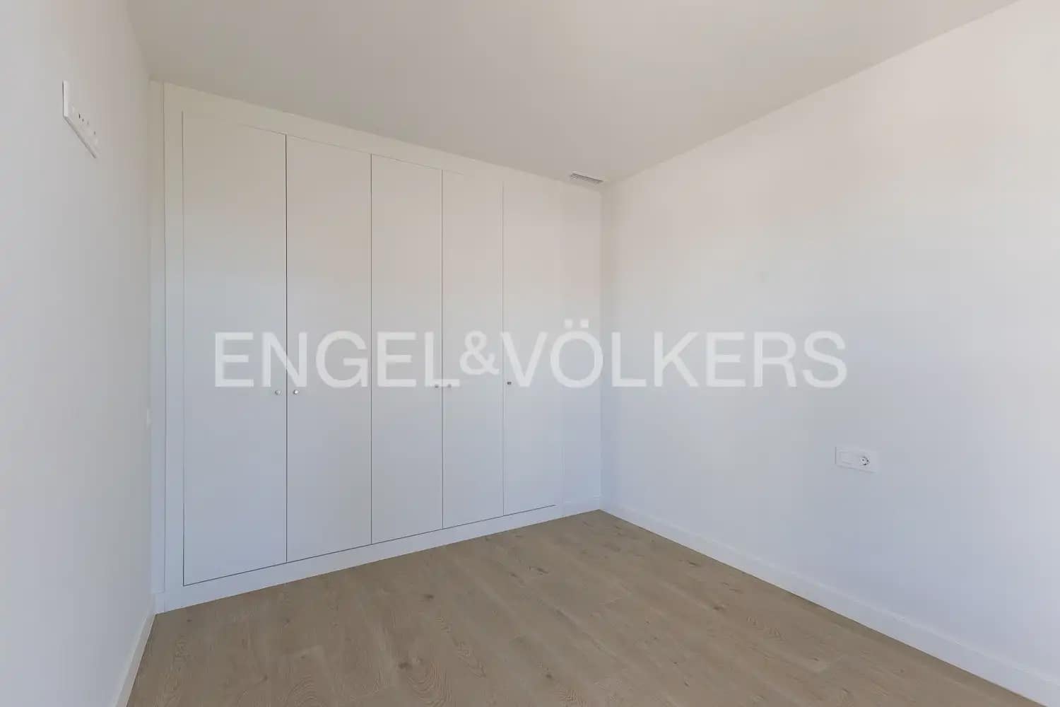 4 bedroom Villa for sale in Betera with pool garage - € 890,000 (Ref: 9898079)