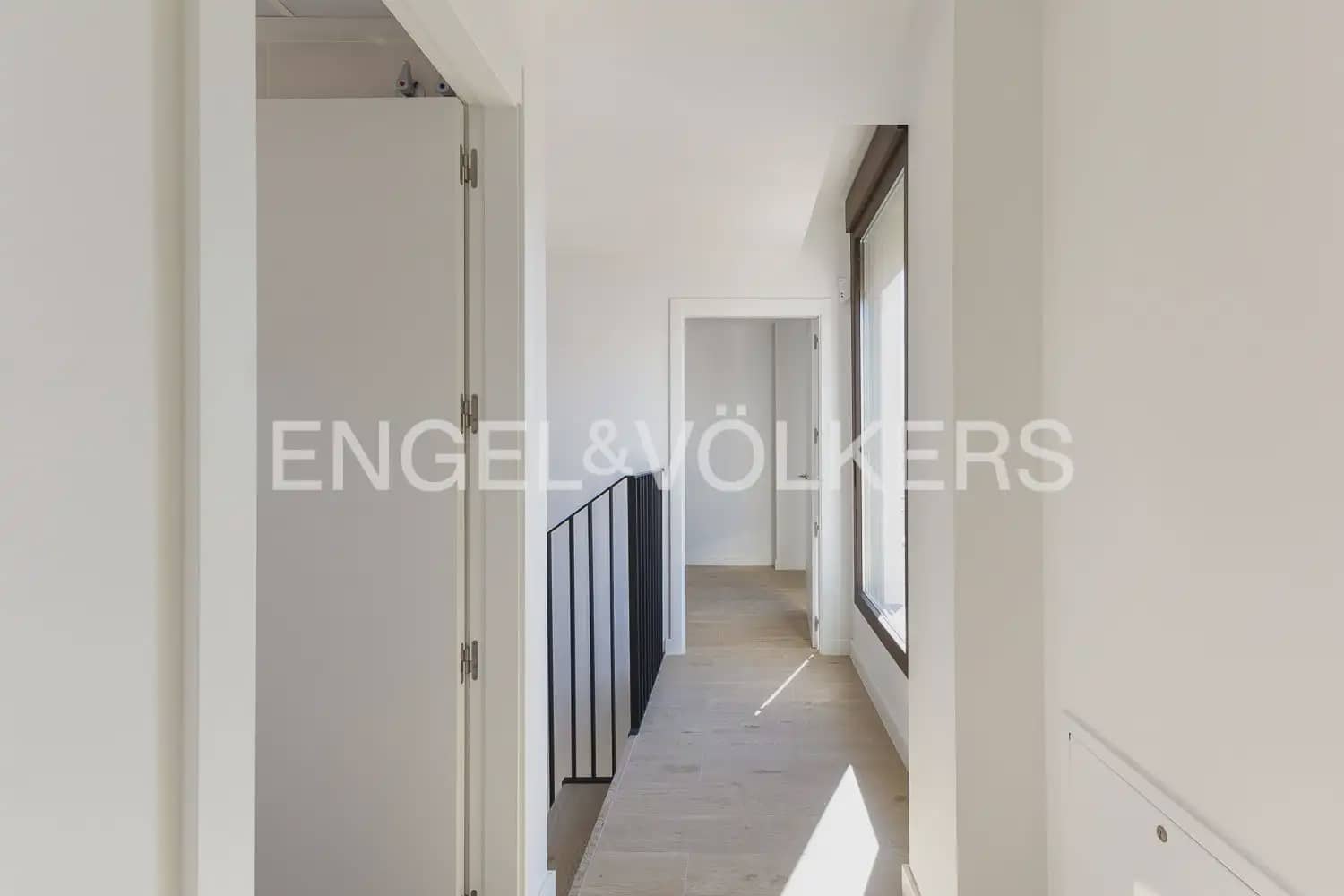 4 bedroom Villa for sale in Betera with pool garage - € 890,000 (Ref: 9898079)