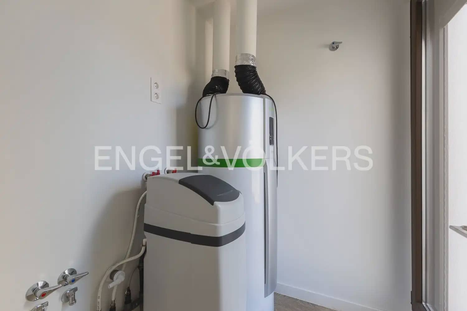 4 bedroom Villa for sale in Betera with pool garage - € 890,000 (Ref: 9898079)