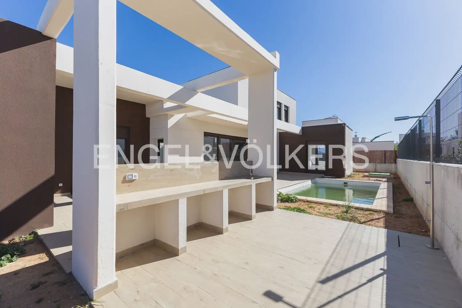 4 bedroom Villa for sale in Betera with pool garage - € 890,000 (Ref: 9898079)